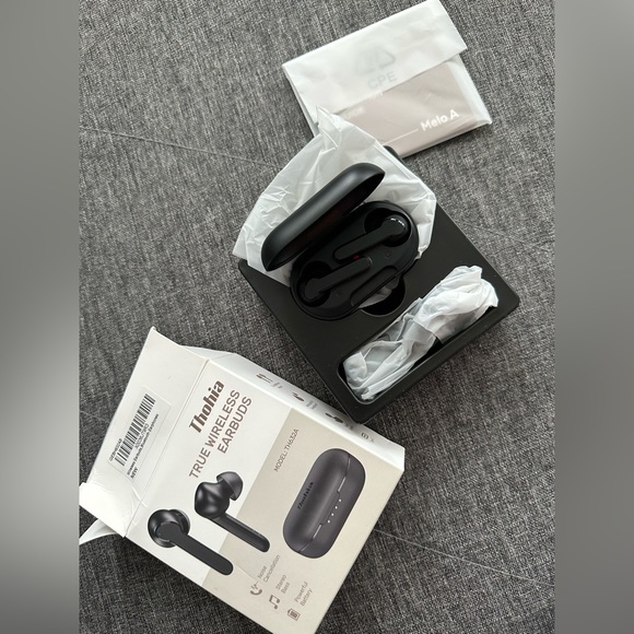 ❌SOLD❌THOHIA true wireless earbuds - Picture 2 of 4